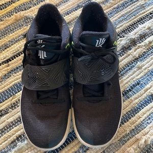 Size 9 Kyrie Irving